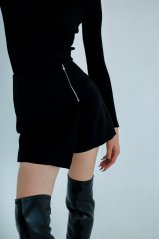 Kraťasová sukně - černá
